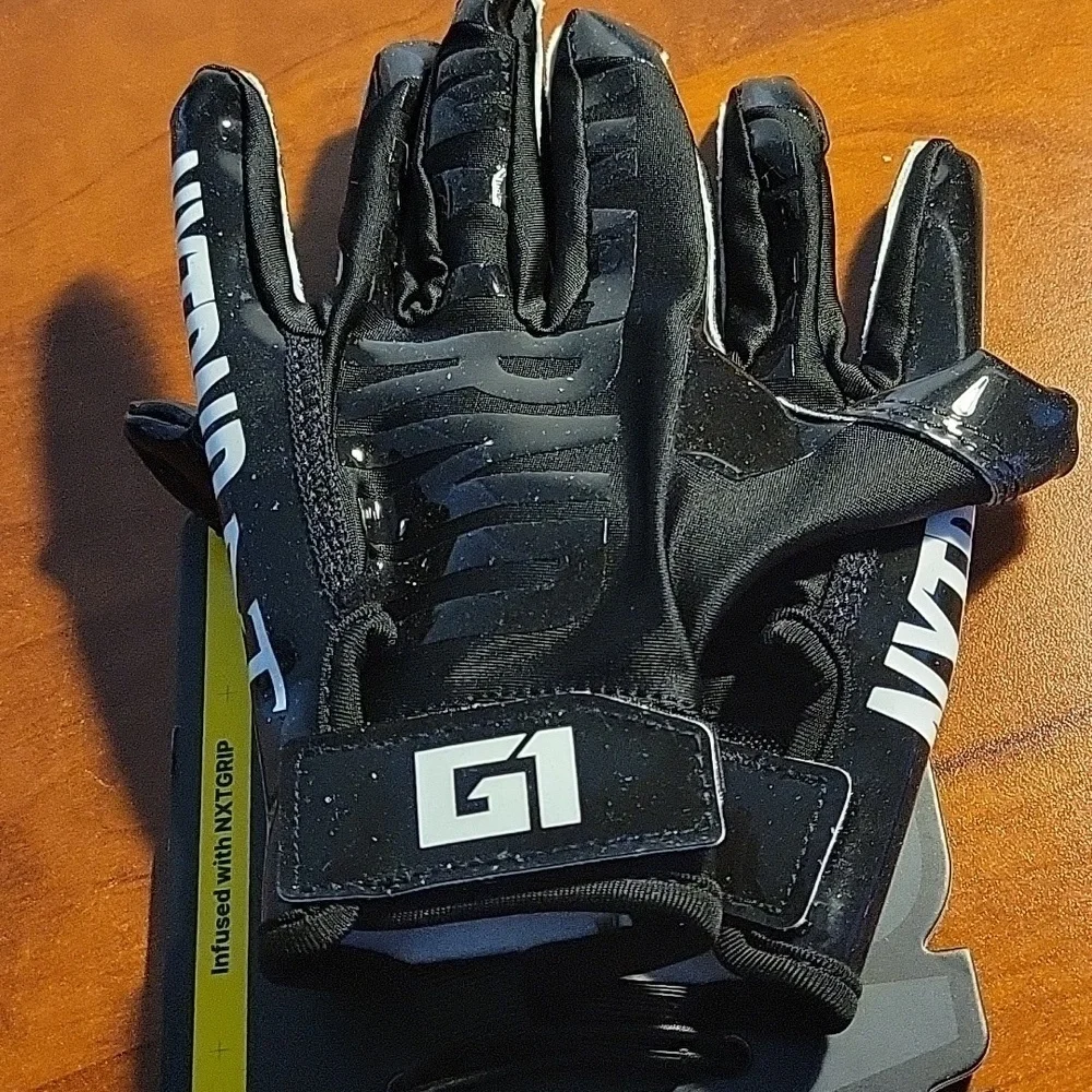 Black G1 Football Gloves NEW